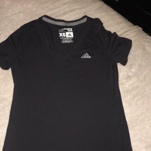 Adidas sports work out shirt 🖤